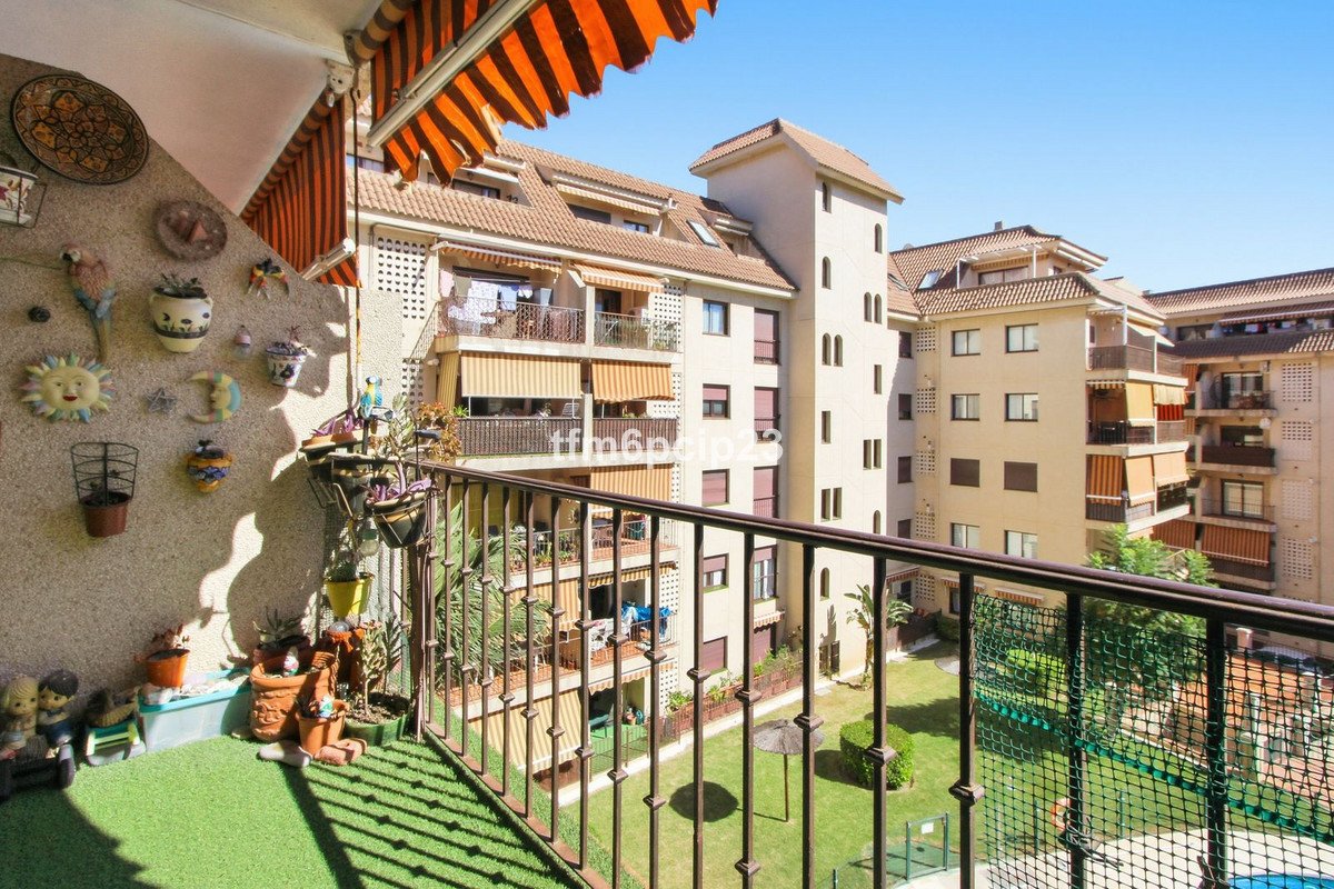 3 Bed Middle Floor Apartment in San Luis de Sabinillas