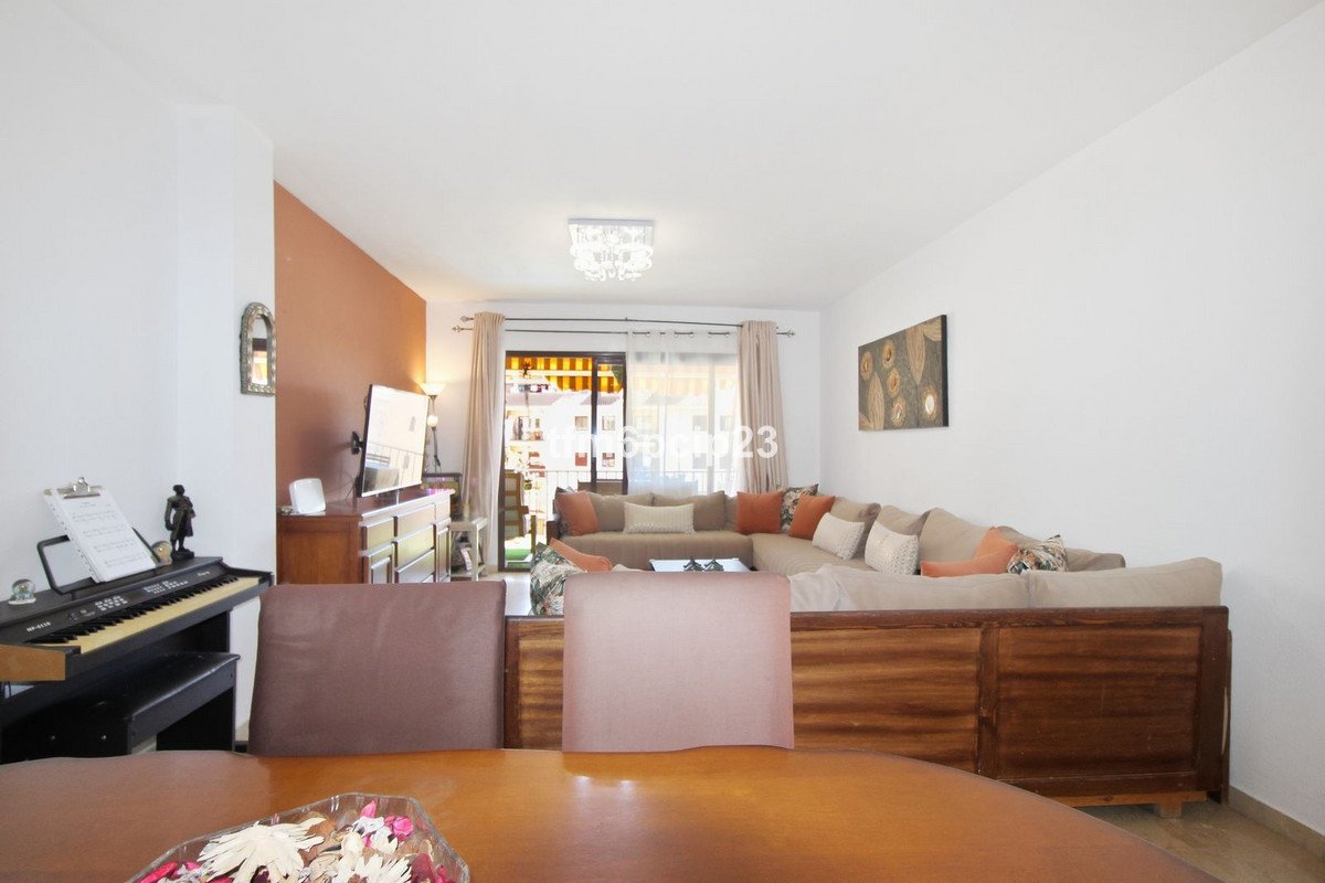 3 Bed Middle Floor Apartment in San Luis de Sabinillas