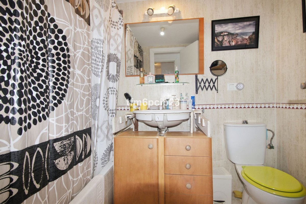 3 Bed Middle Floor Apartment in San Luis de Sabinillas
