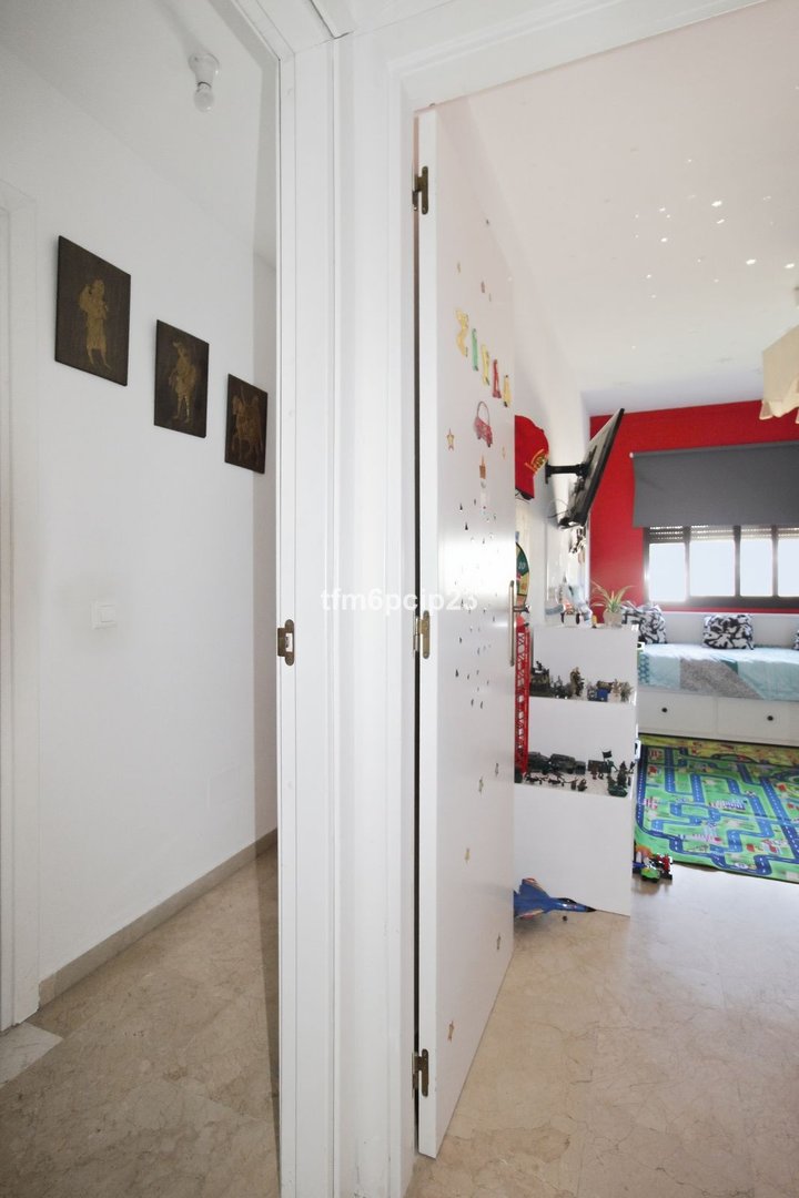 3 Bed Middle Floor Apartment in San Luis de Sabinillas