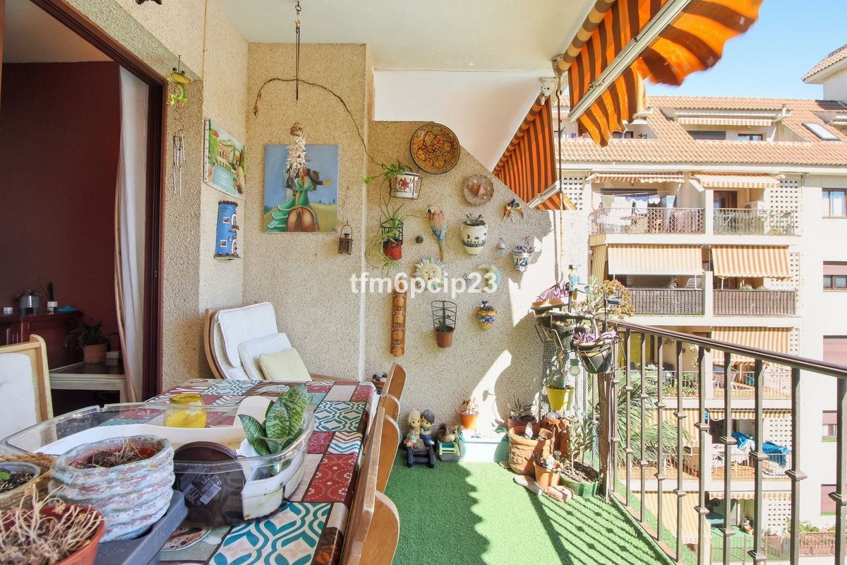 3 Bed Middle Floor Apartment in San Luis de Sabinillas