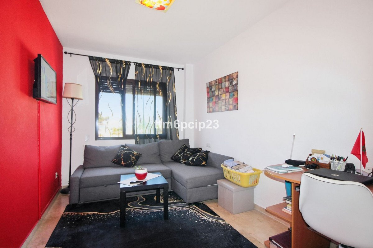 3 Bed Middle Floor Apartment in San Luis de Sabinillas