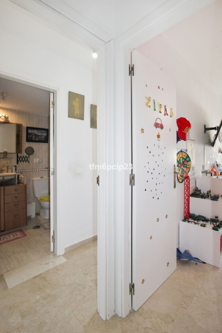 3 Bed Middle Floor Apartment in San Luis de Sabinillas