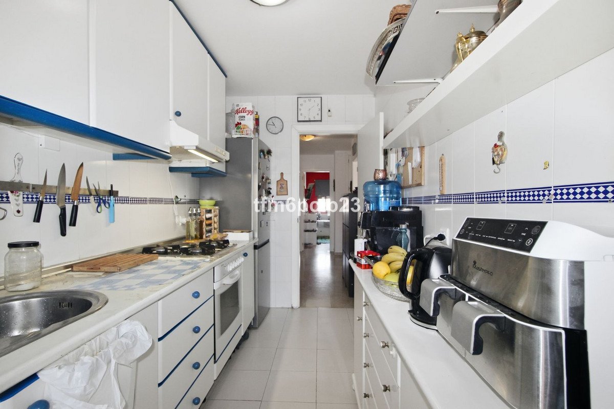 3 Bed Middle Floor Apartment in San Luis de Sabinillas