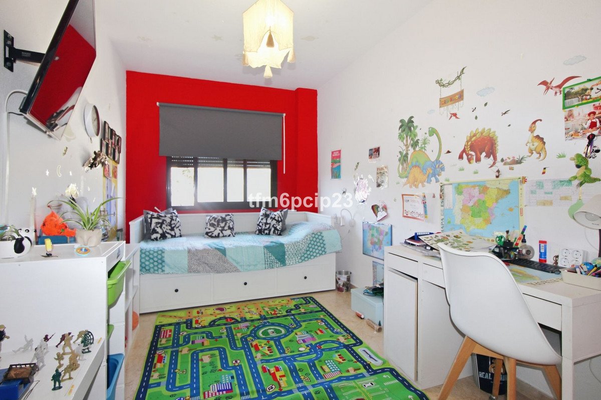 3 Bed Middle Floor Apartment in San Luis de Sabinillas