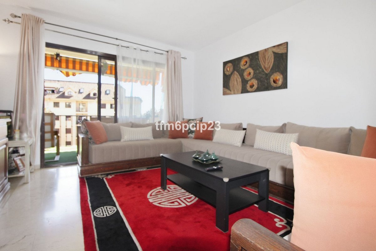 3 Bed Middle Floor Apartment in San Luis de Sabinillas