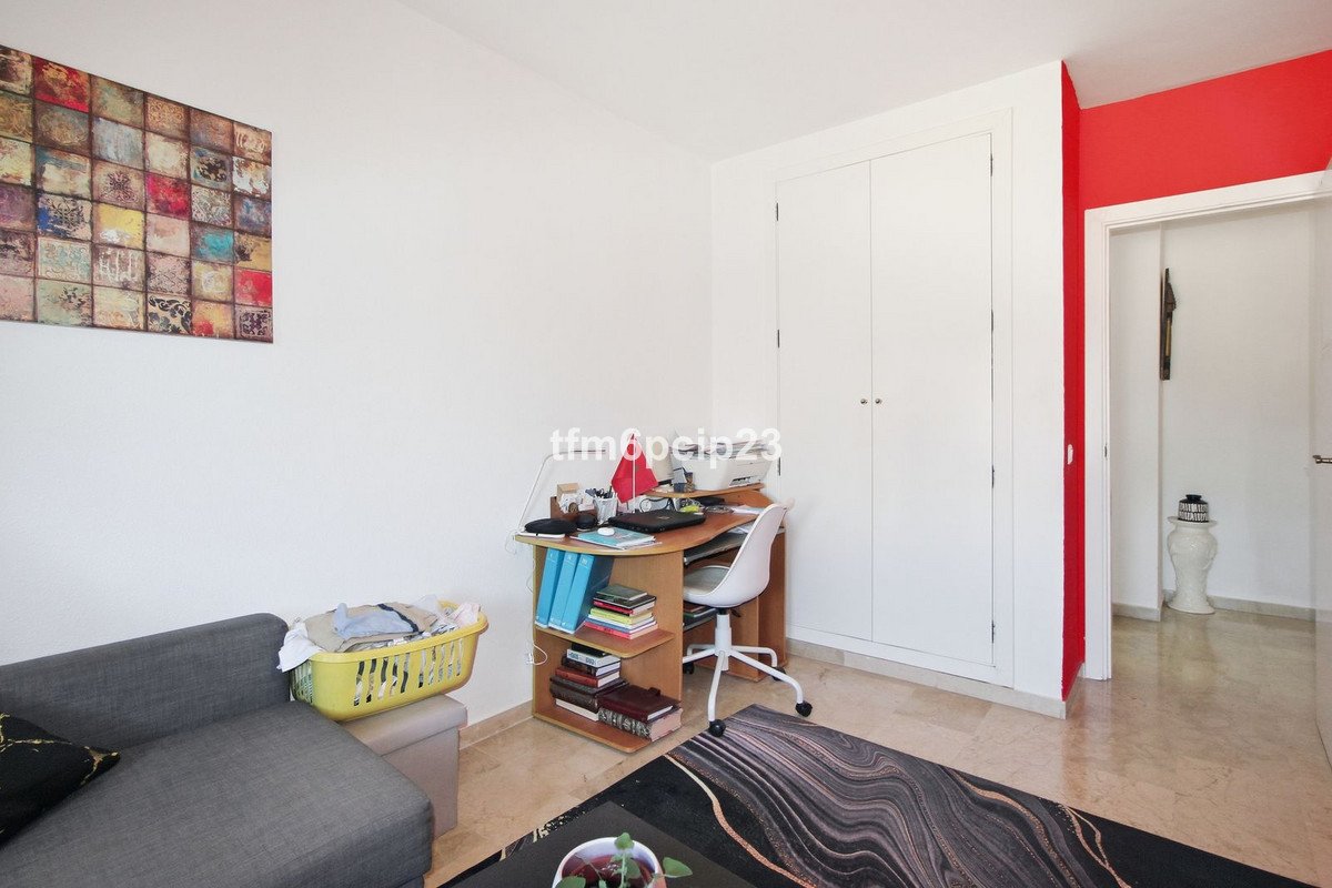 3 Bed Middle Floor Apartment in San Luis de Sabinillas