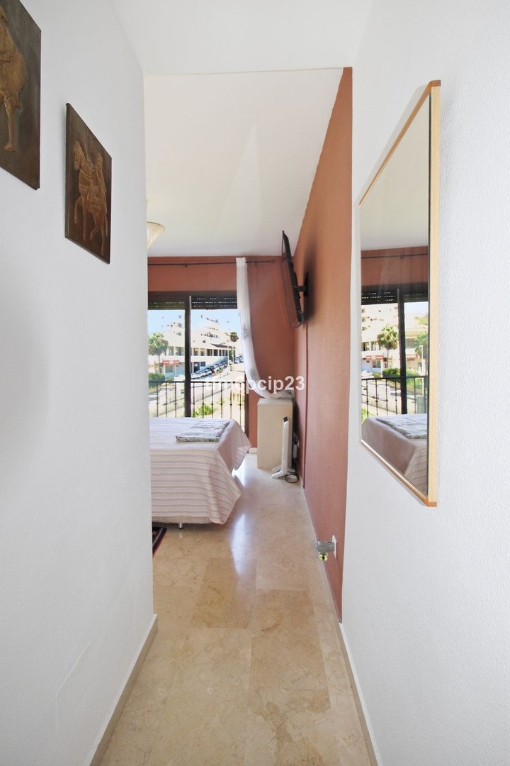 3 Bed Middle Floor Apartment in San Luis de Sabinillas
