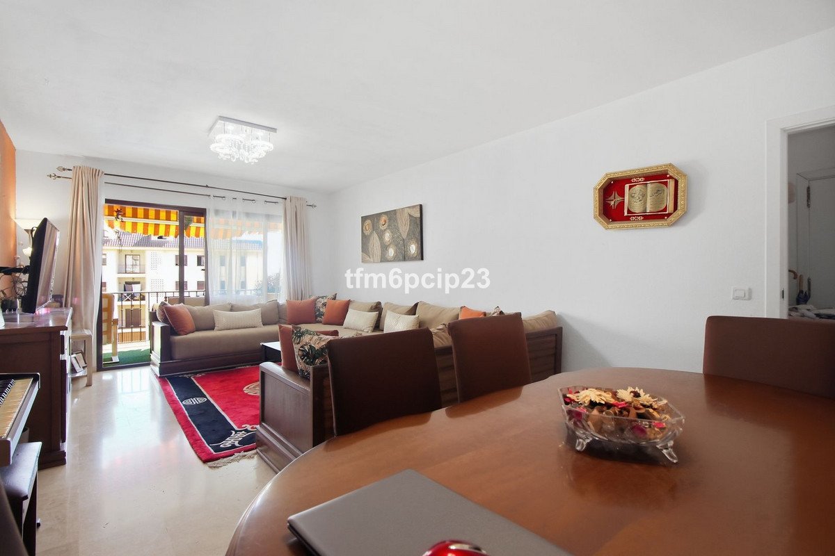 3 Bed Middle Floor Apartment in San Luis de Sabinillas