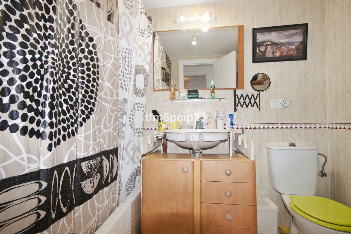 3 Bed Middle Floor Apartment in San Luis de Sabinillas