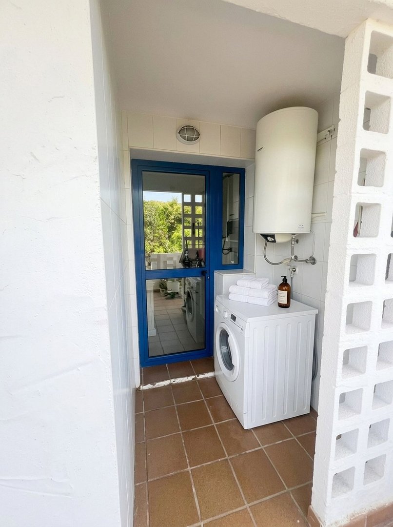 2 Bed Middle Floor Apartment in La Duquesa