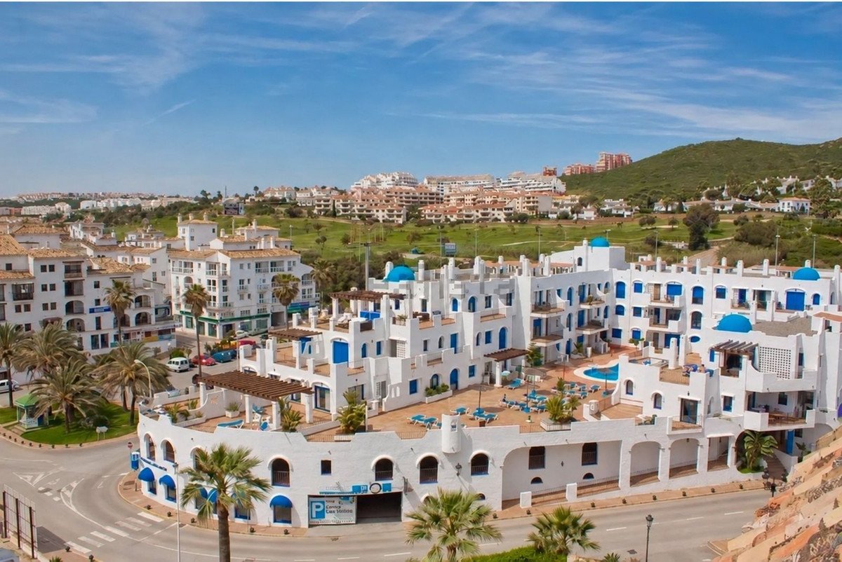 2 Bed Middle Floor Apartment in La Duquesa