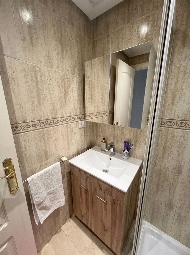 2 Bed Middle Floor Apartment in La Duquesa