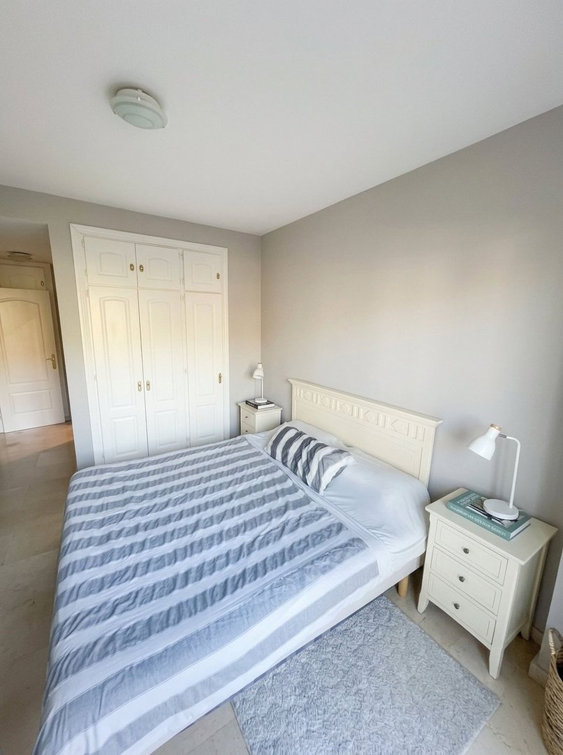 2 Bed Middle Floor Apartment in La Duquesa