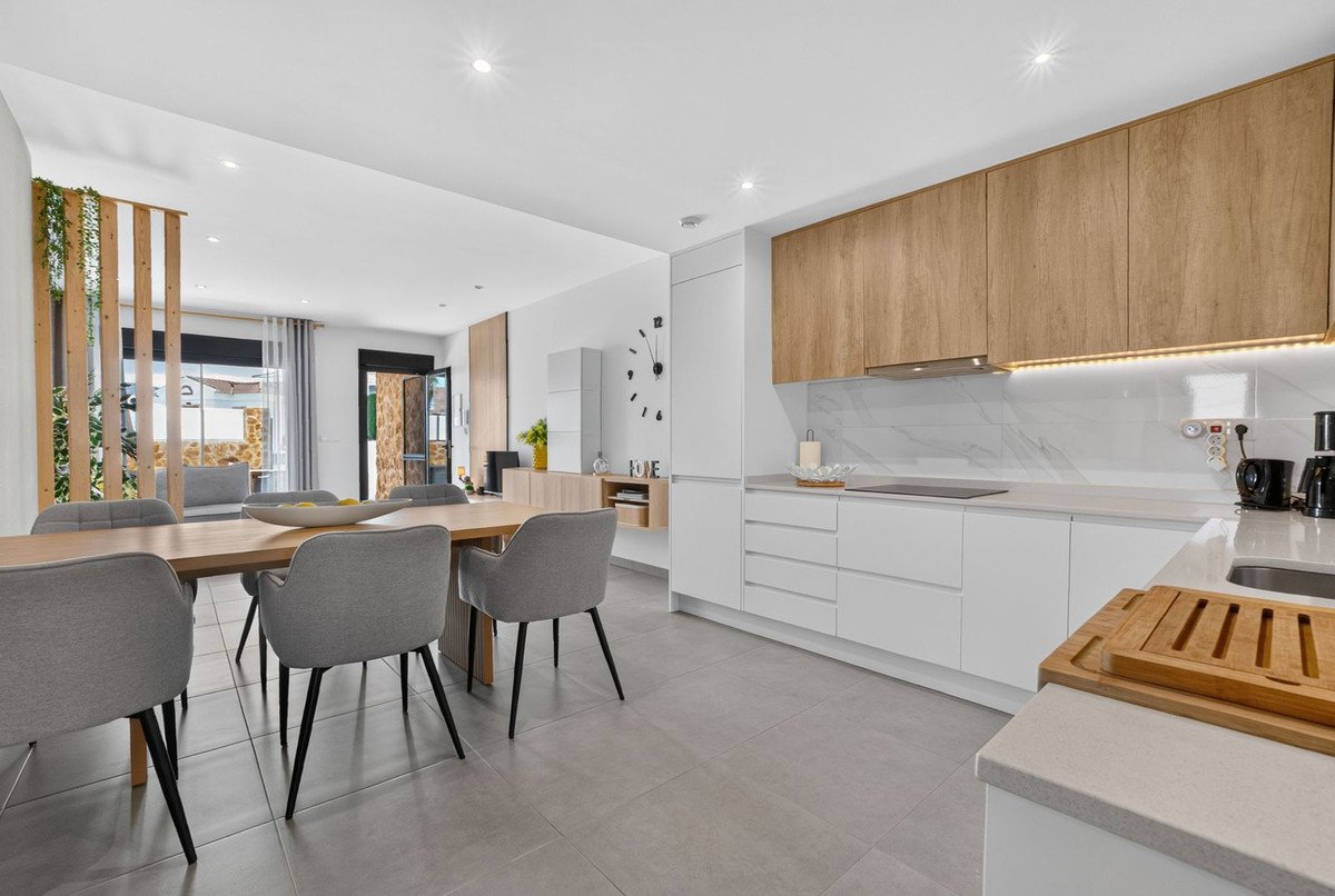 3 Bed Ground Floor Apartment in Villamartin