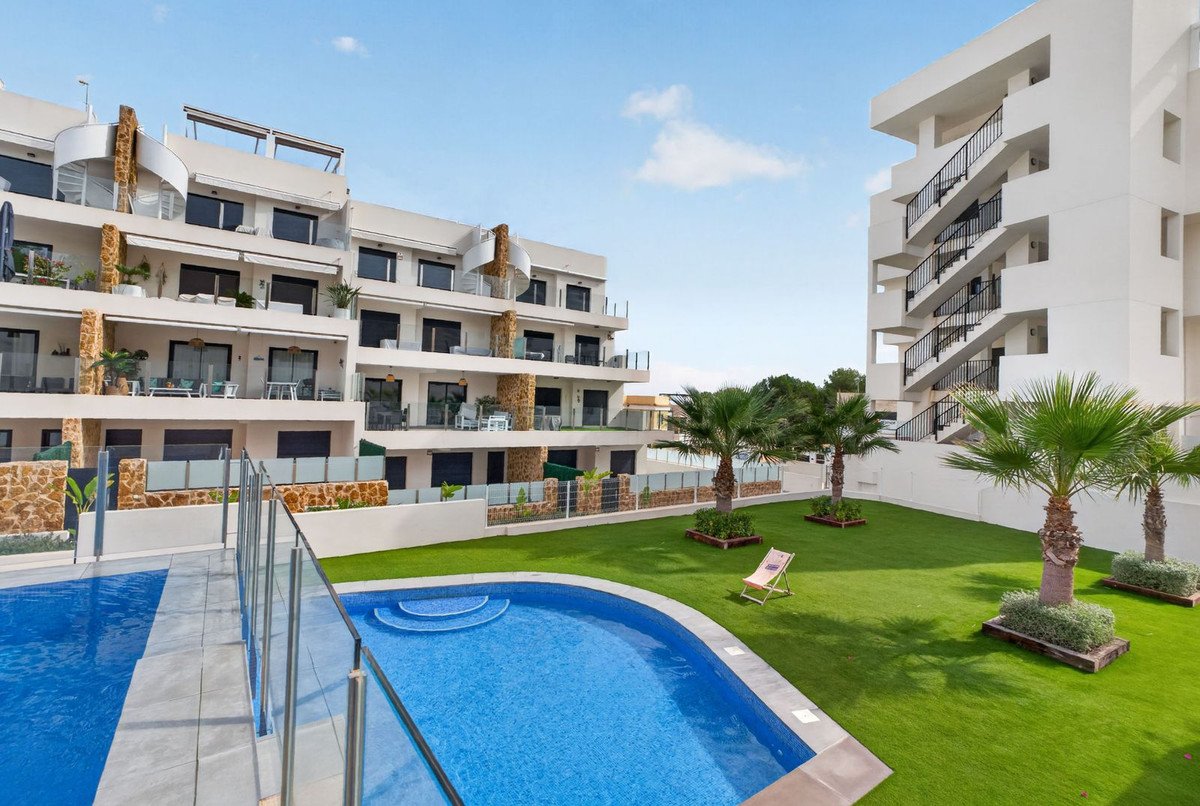 3 Bed Ground Floor Apartment in Villamartin