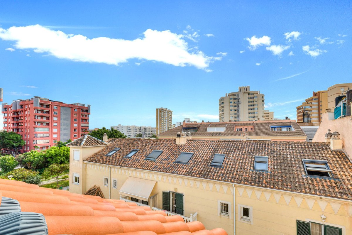 2 Bed Top Floor Apartment in Fuengirola