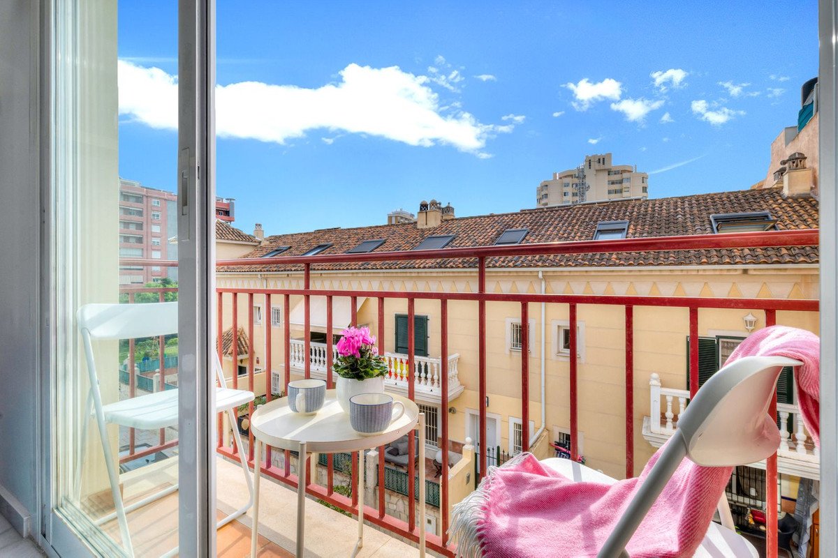2 Bed Top Floor Apartment in Fuengirola