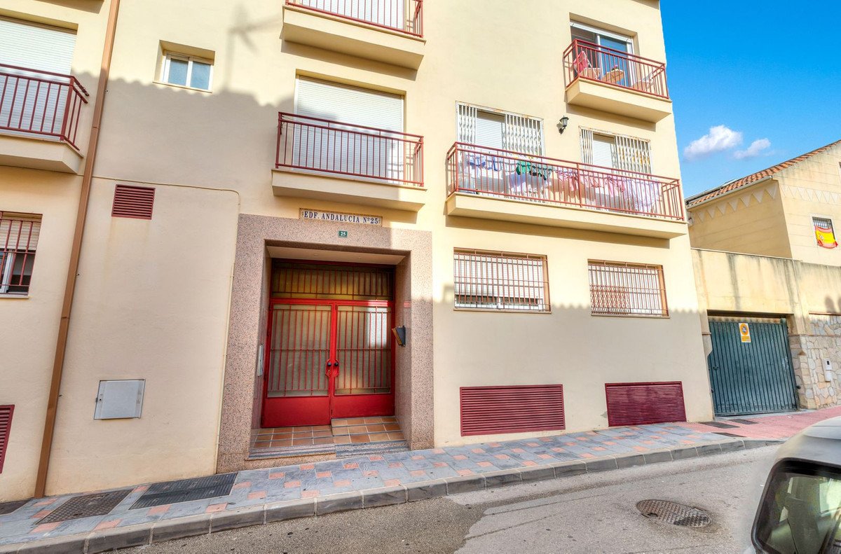 2 Bed Top Floor Apartment in Fuengirola