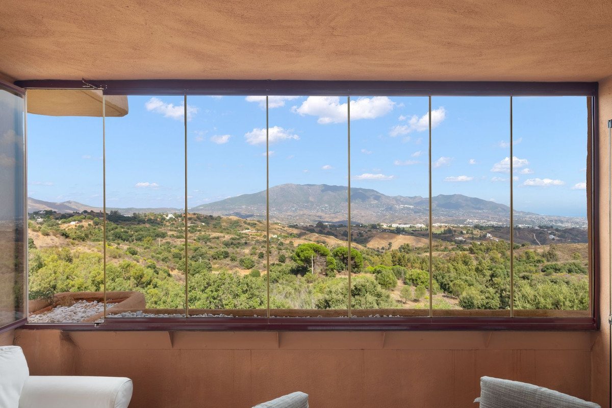 2 Bed Middle Floor Apartment in La Mairena