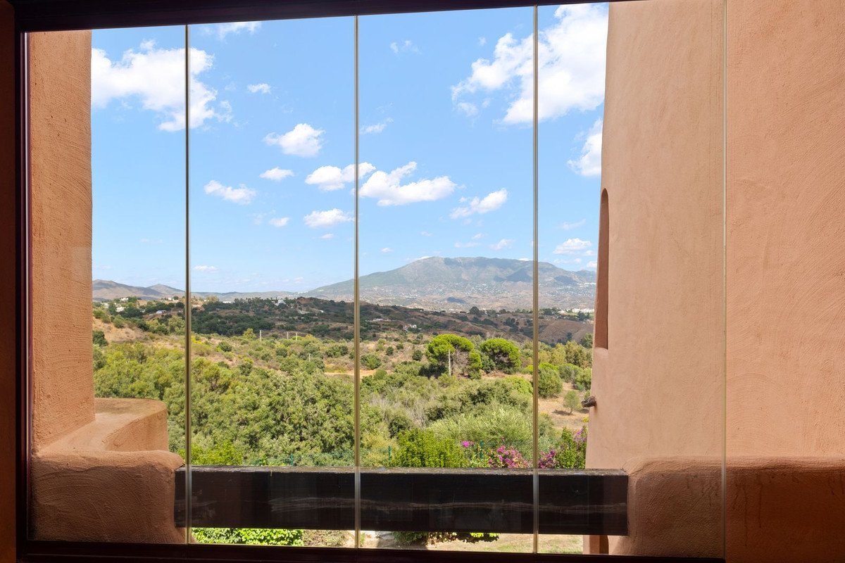 2 Bed Middle Floor Apartment in La Mairena