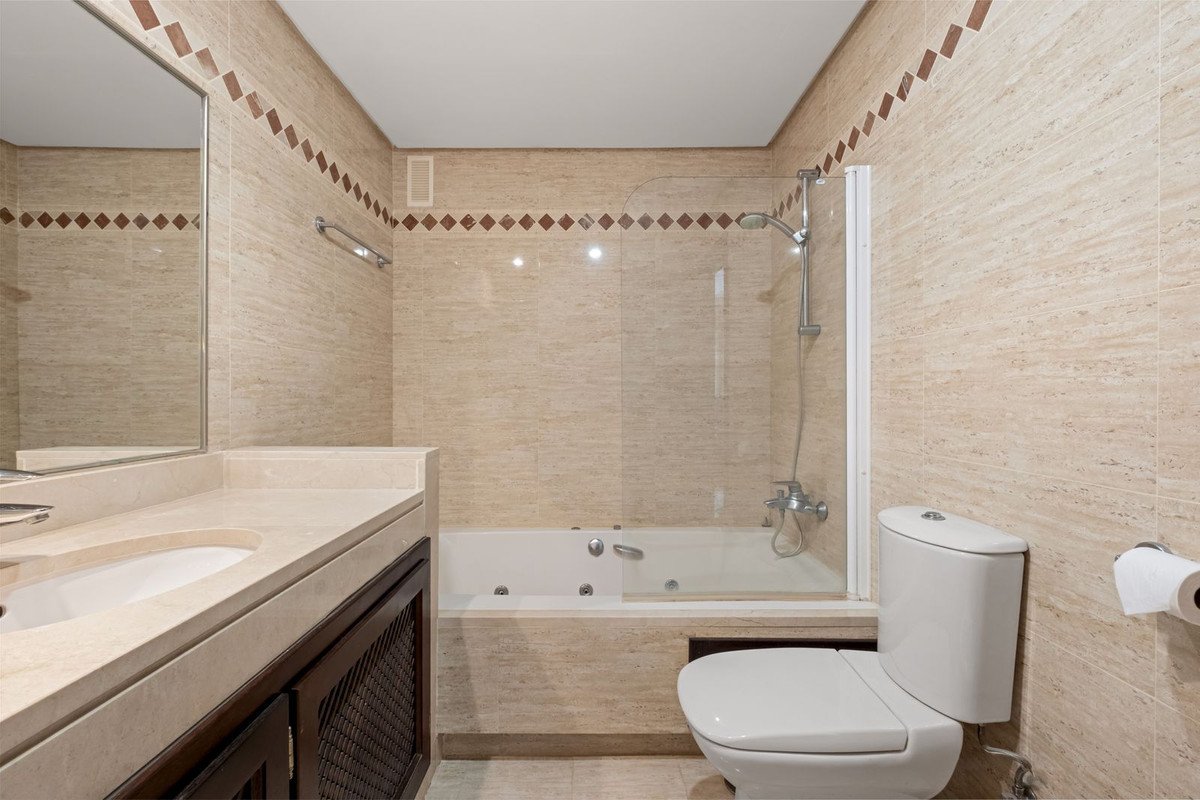2 Bed Middle Floor Apartment in La Mairena