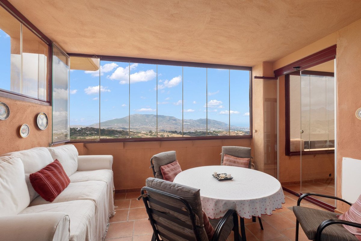 2 Bed Middle Floor Apartment in La Mairena