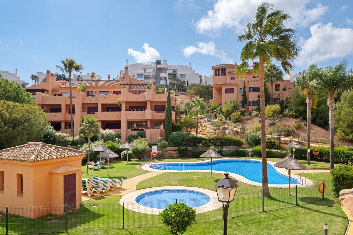 2 Bed Middle Floor Apartment in La Mairena