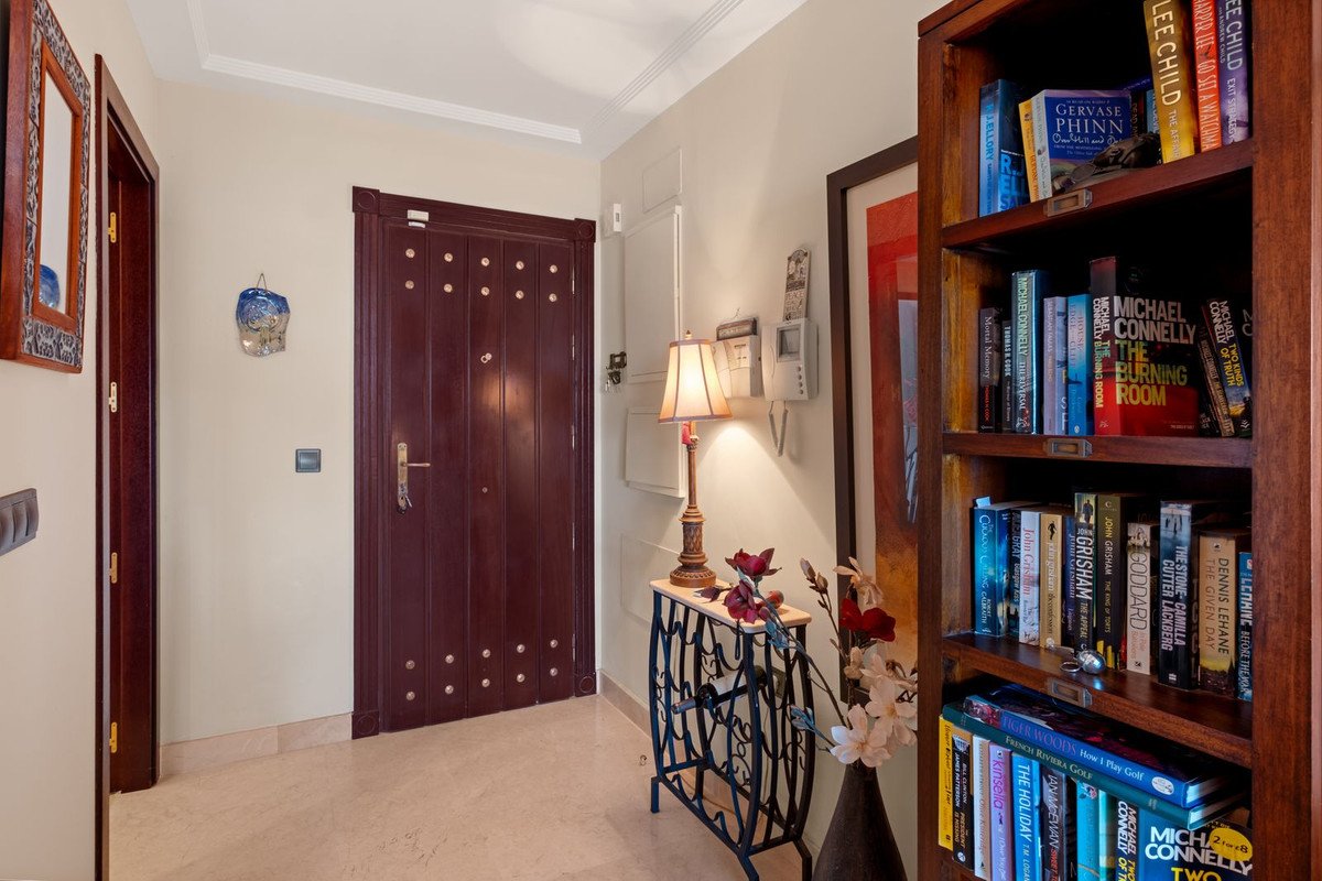 2 Bed Middle Floor Apartment in La Mairena
