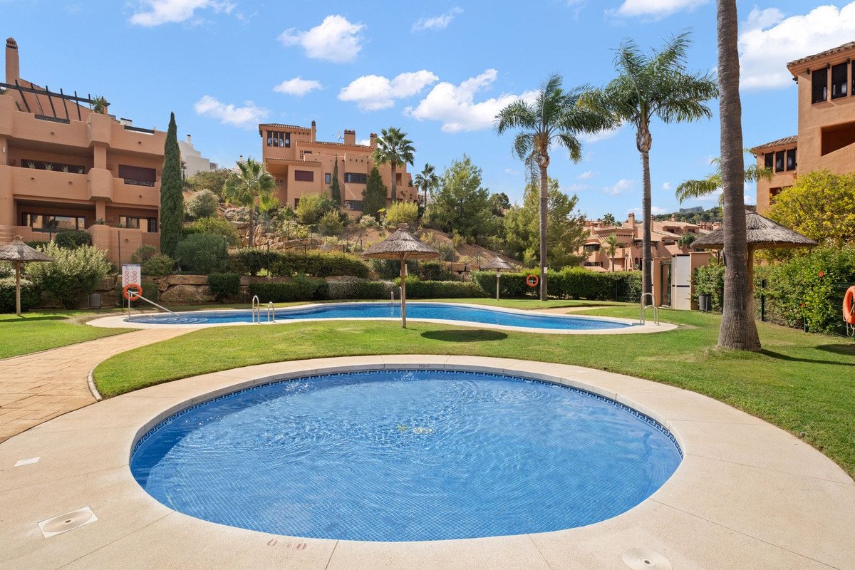 2 Bed Middle Floor Apartment in La Mairena
