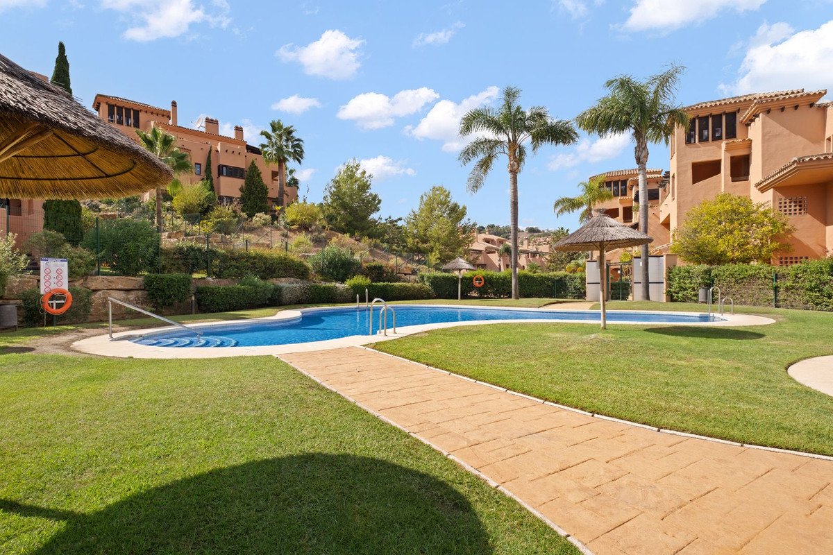 2 Bed Middle Floor Apartment in La Mairena