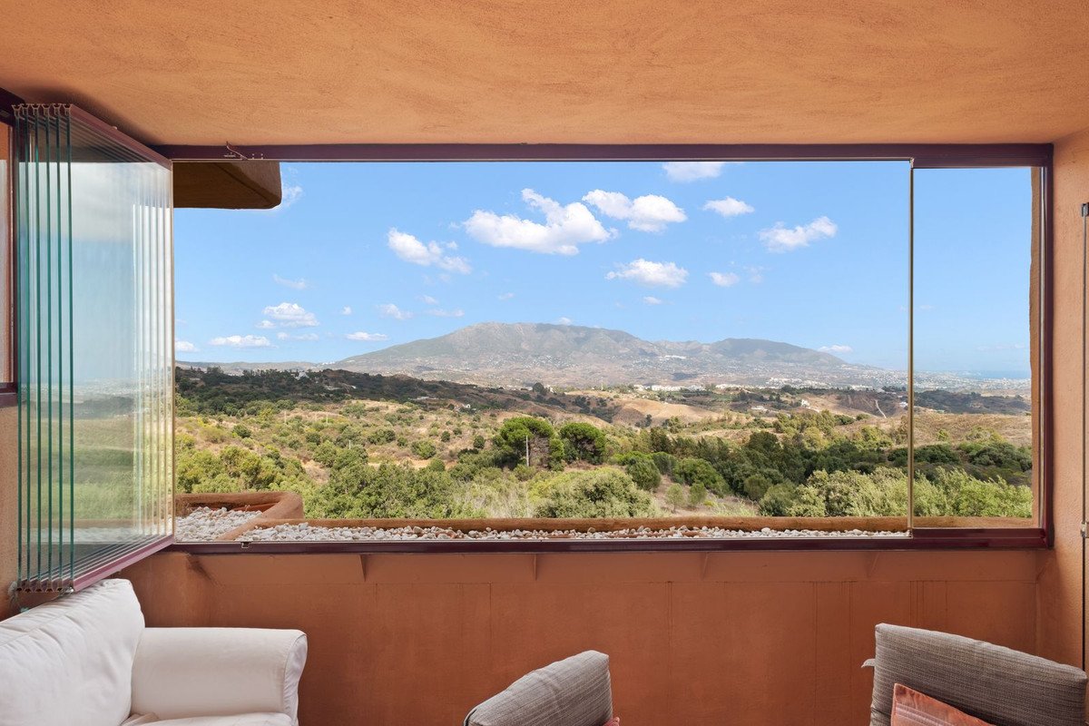 2 Bed Middle Floor Apartment in La Mairena