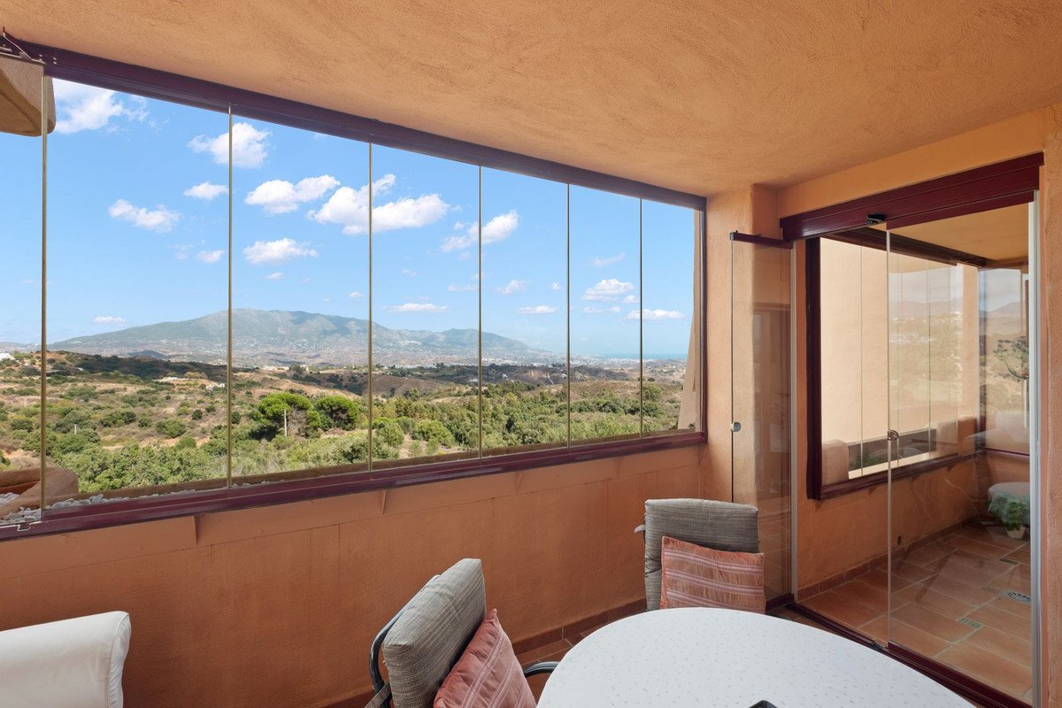 2 Bed Middle Floor Apartment in La Mairena