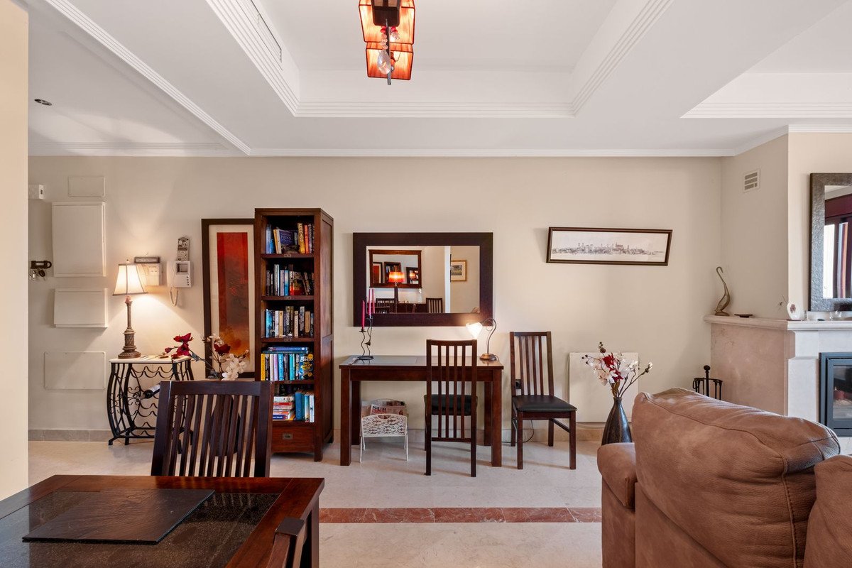 2 Bed Middle Floor Apartment in La Mairena