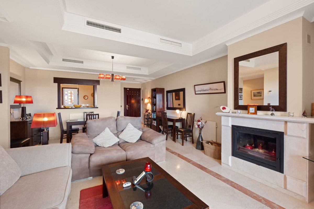 2 Bed Middle Floor Apartment in La Mairena