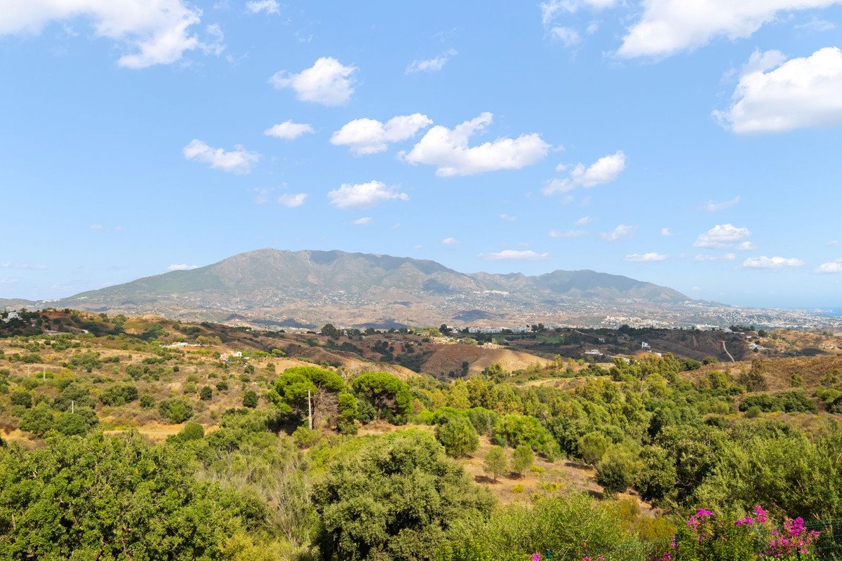 2 Bed Middle Floor Apartment in La Mairena