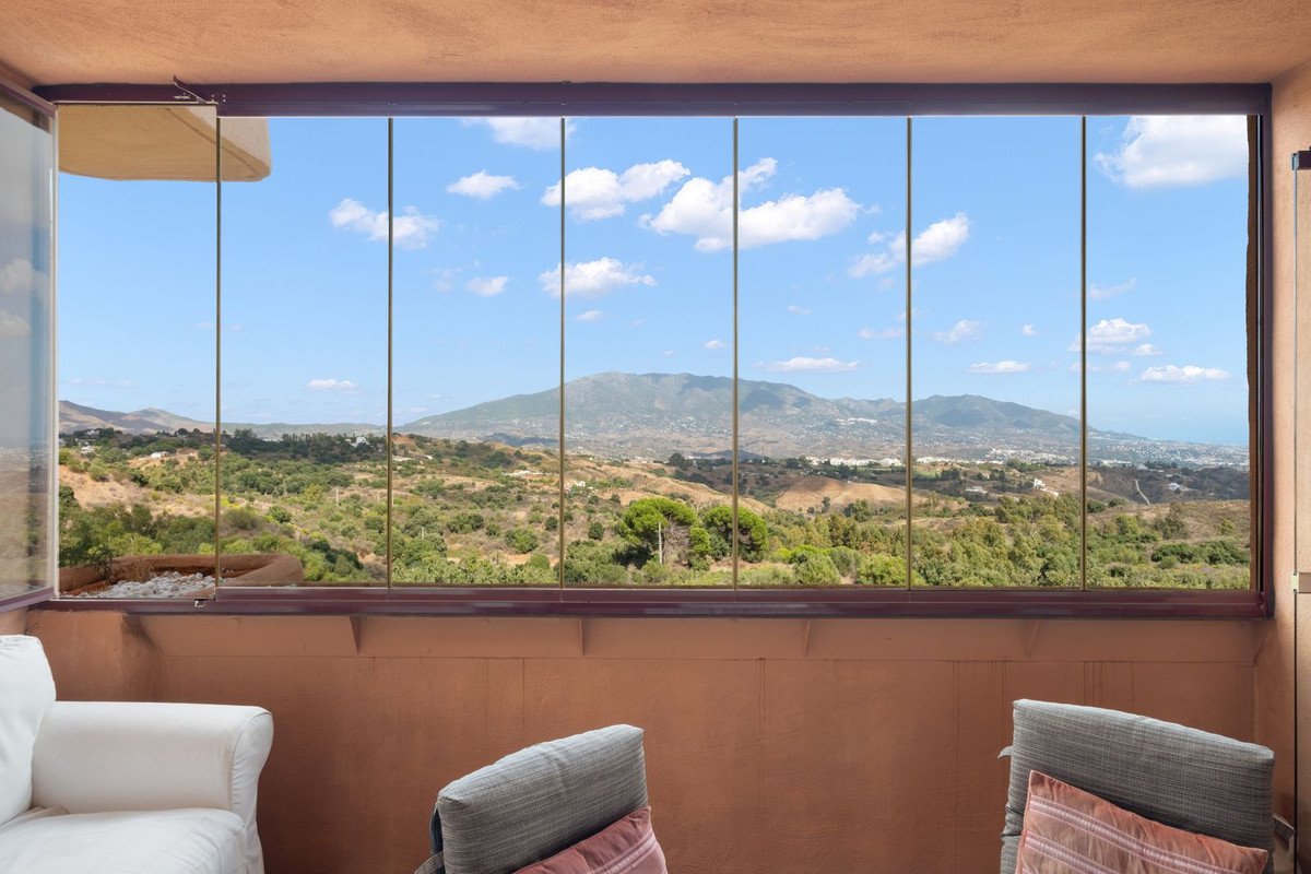 2 Bed Middle Floor Apartment in La Mairena