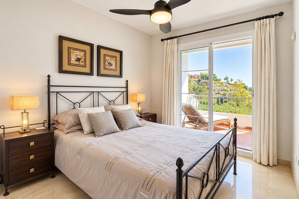 3 Bed Middle Floor Apartment in Benahavís