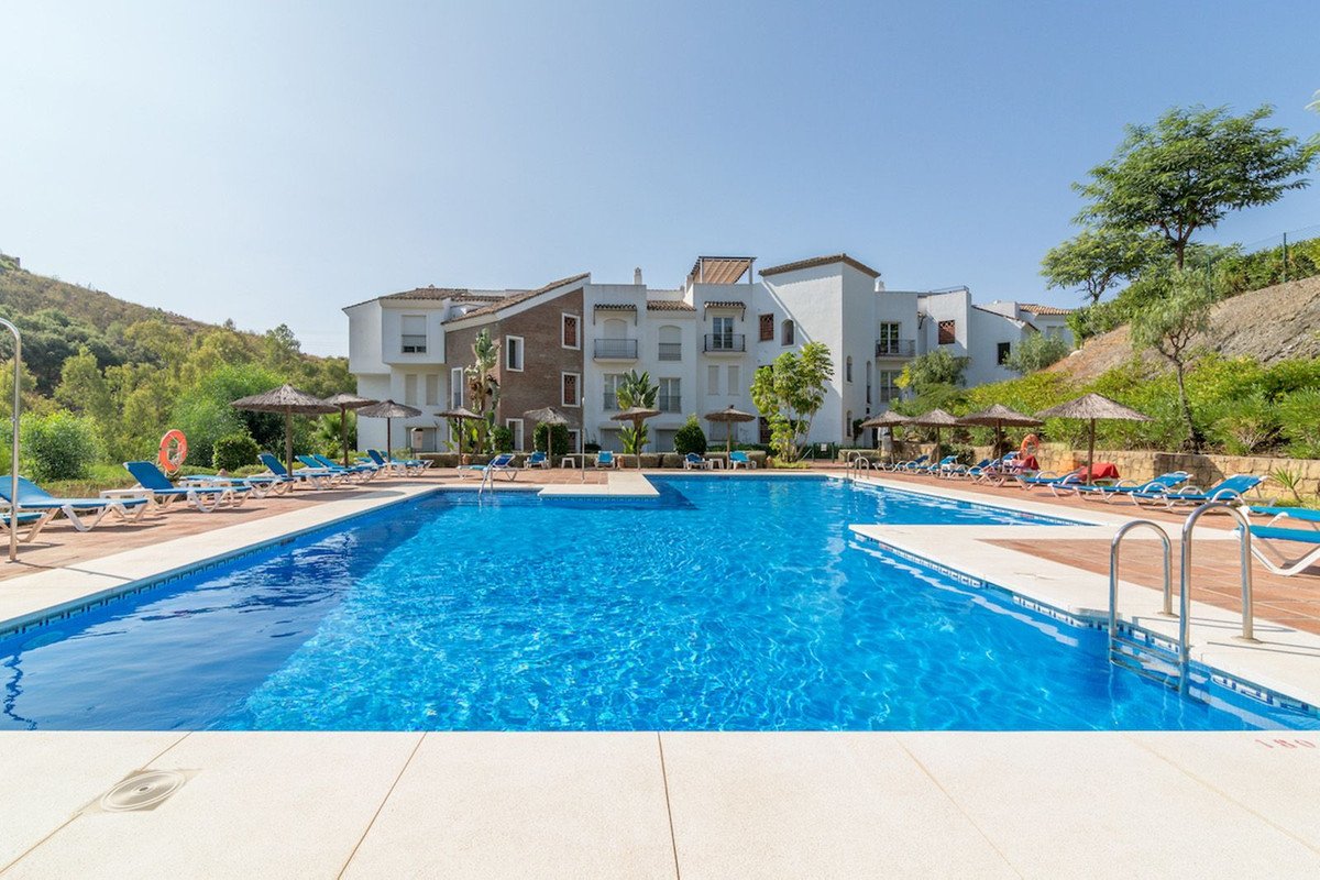 3 Bed Middle Floor Apartment in Benahavís