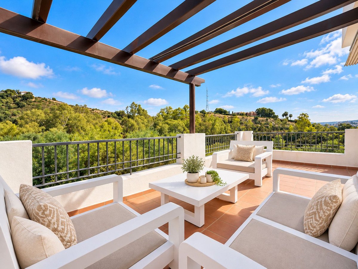 3 Bed Middle Floor Apartment in Benahavís