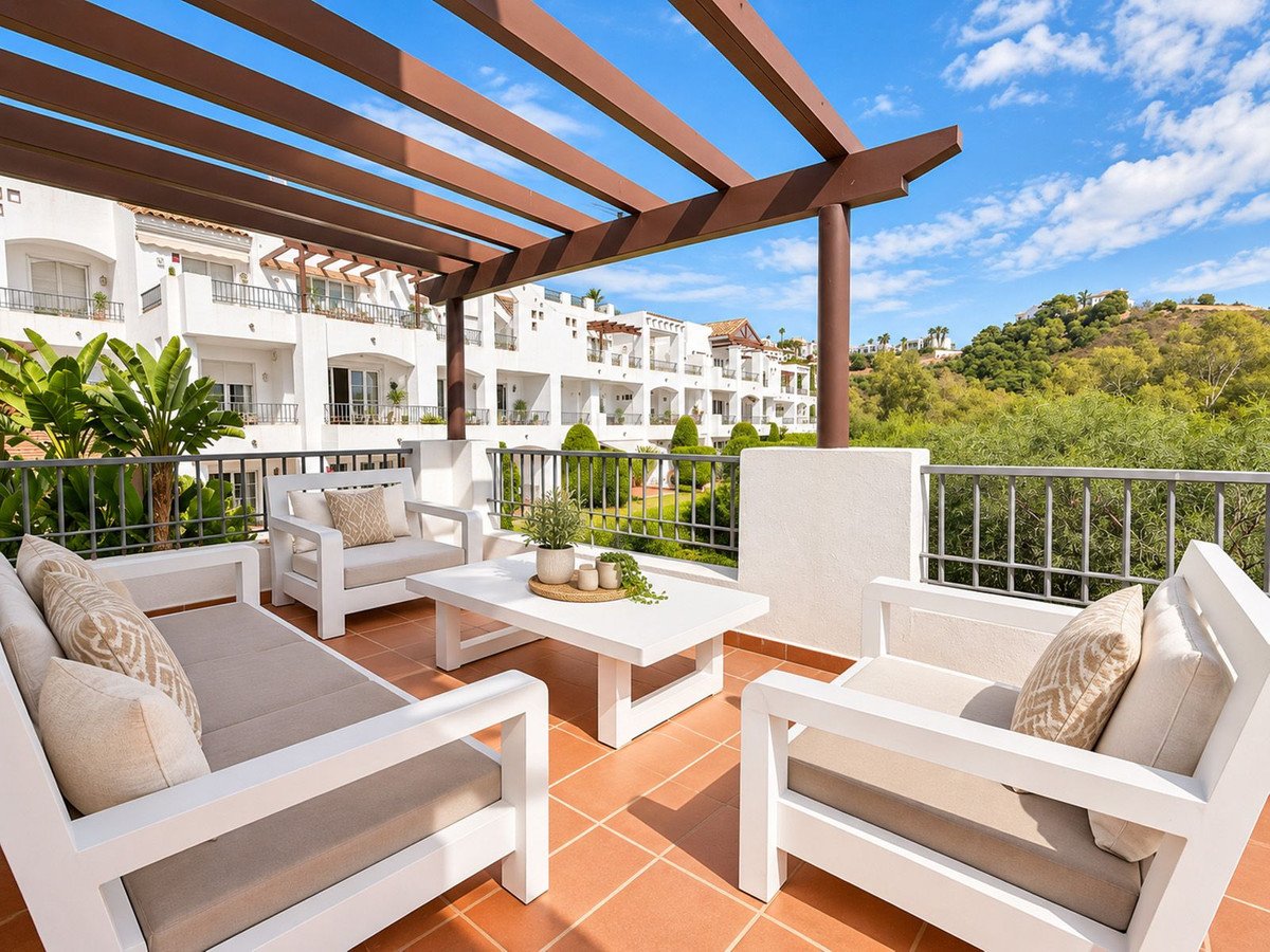 3 Bed Middle Floor Apartment in Benahavís
