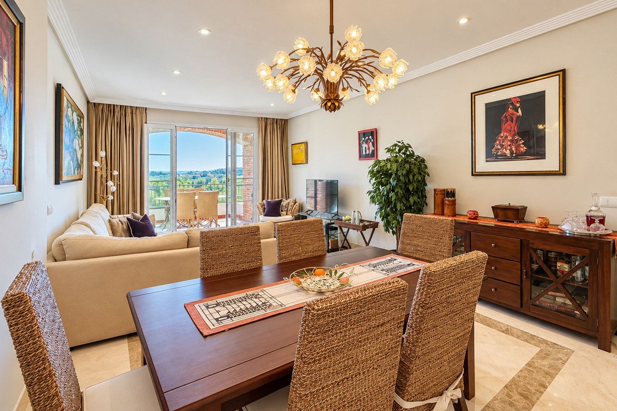 3 Bed Middle Floor Apartment in Benahavís