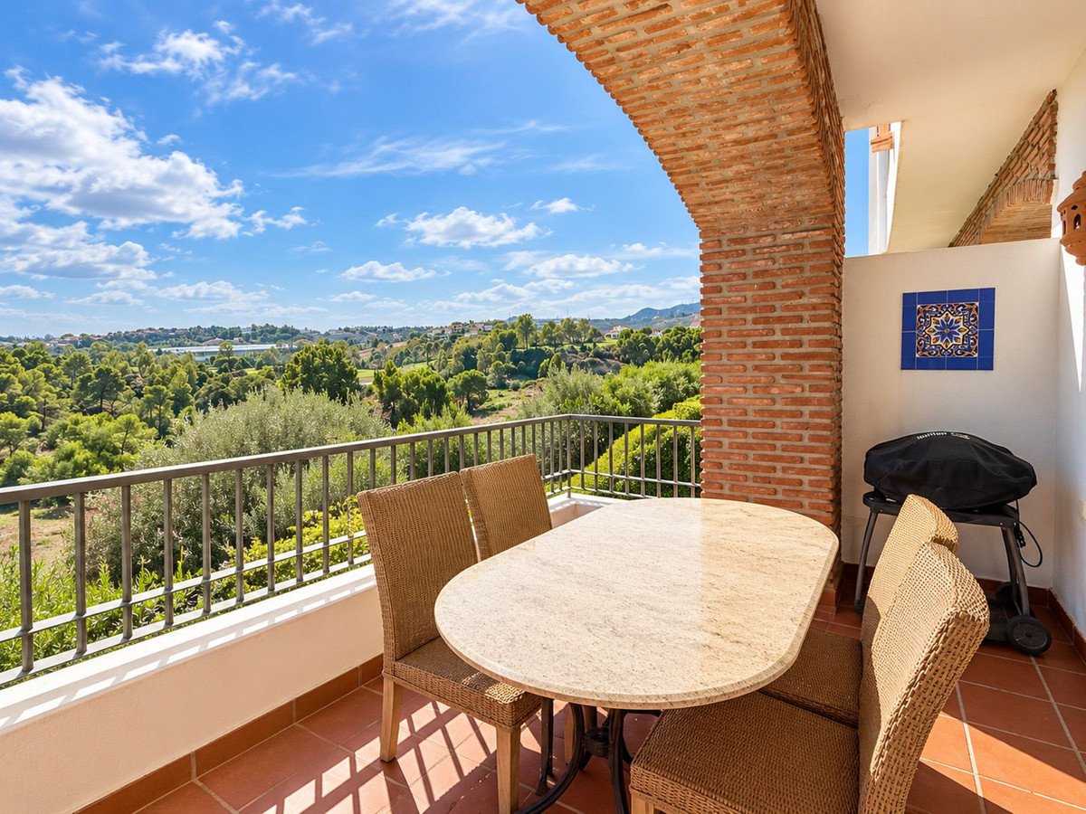 3 Bed Middle Floor Apartment in Benahavís