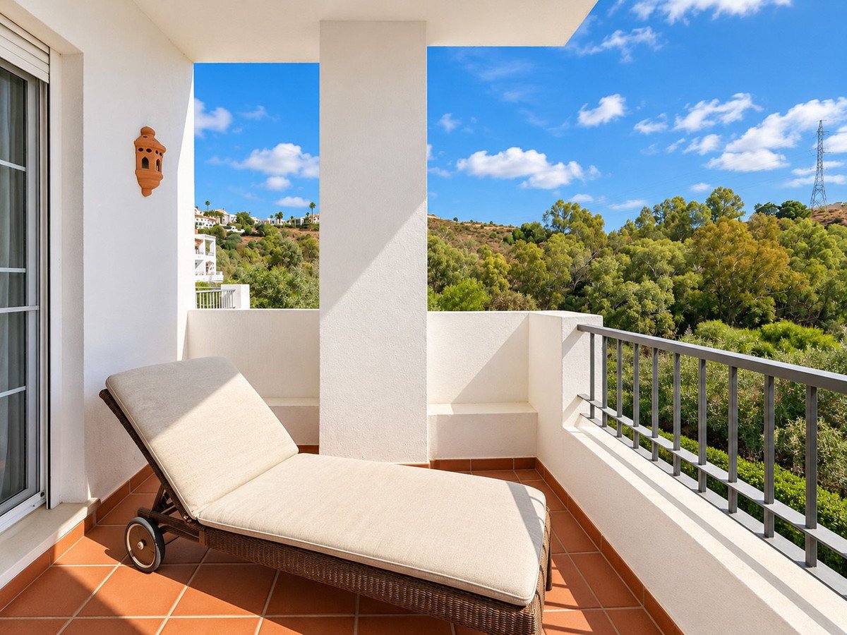 3 Bed Middle Floor Apartment in Benahavís