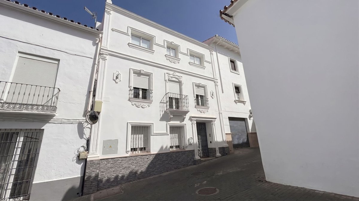 5 Bed Townhouse in Alhaurín el Grande