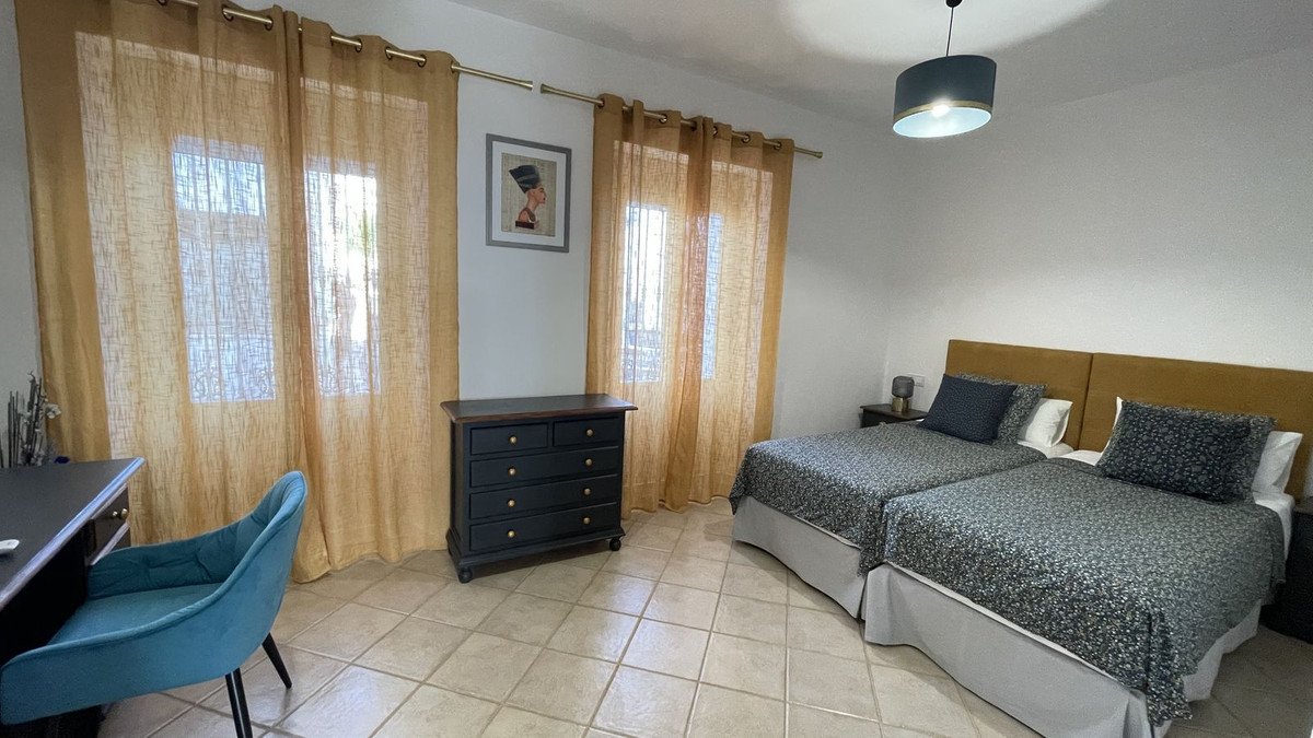 5 Bed Townhouse in Alhaurín el Grande
