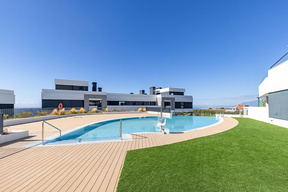 2 Bed Middle Floor Apartment in Marbella