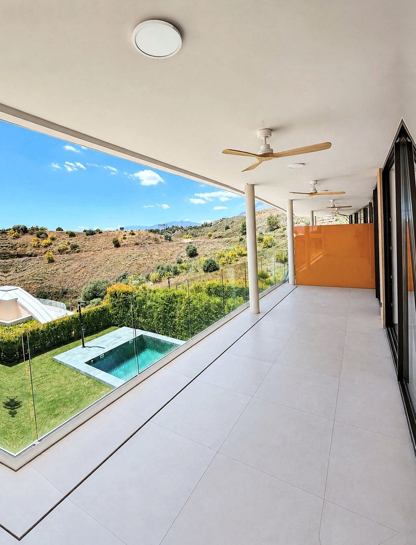 3 Bed Middle Floor Apartment in Fuengirola