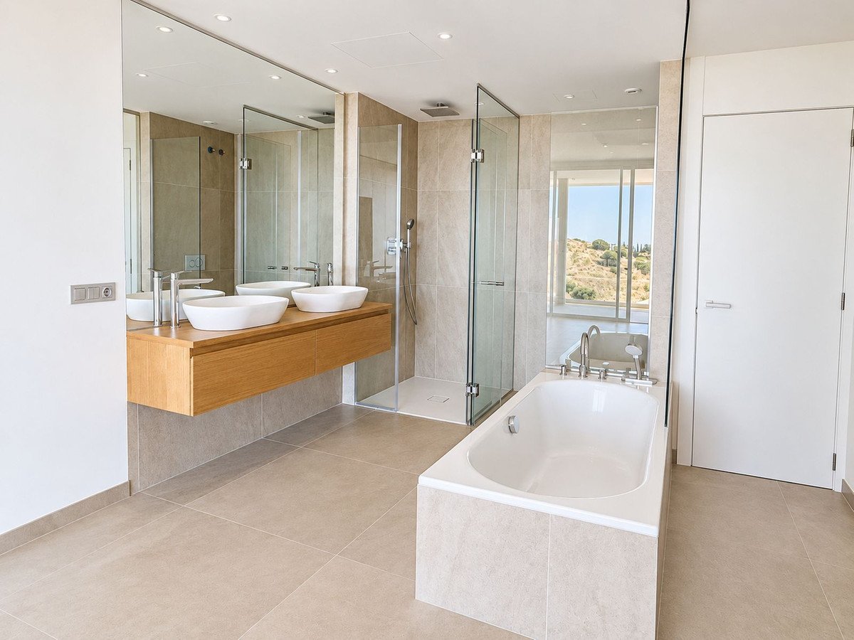 3 Bed Middle Floor Apartment in Fuengirola