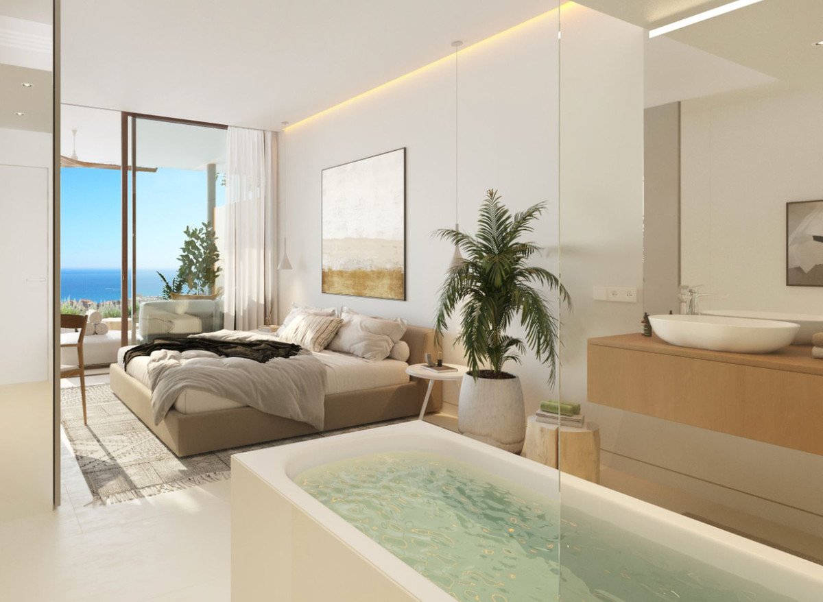 3 Bed Middle Floor Apartment in Fuengirola